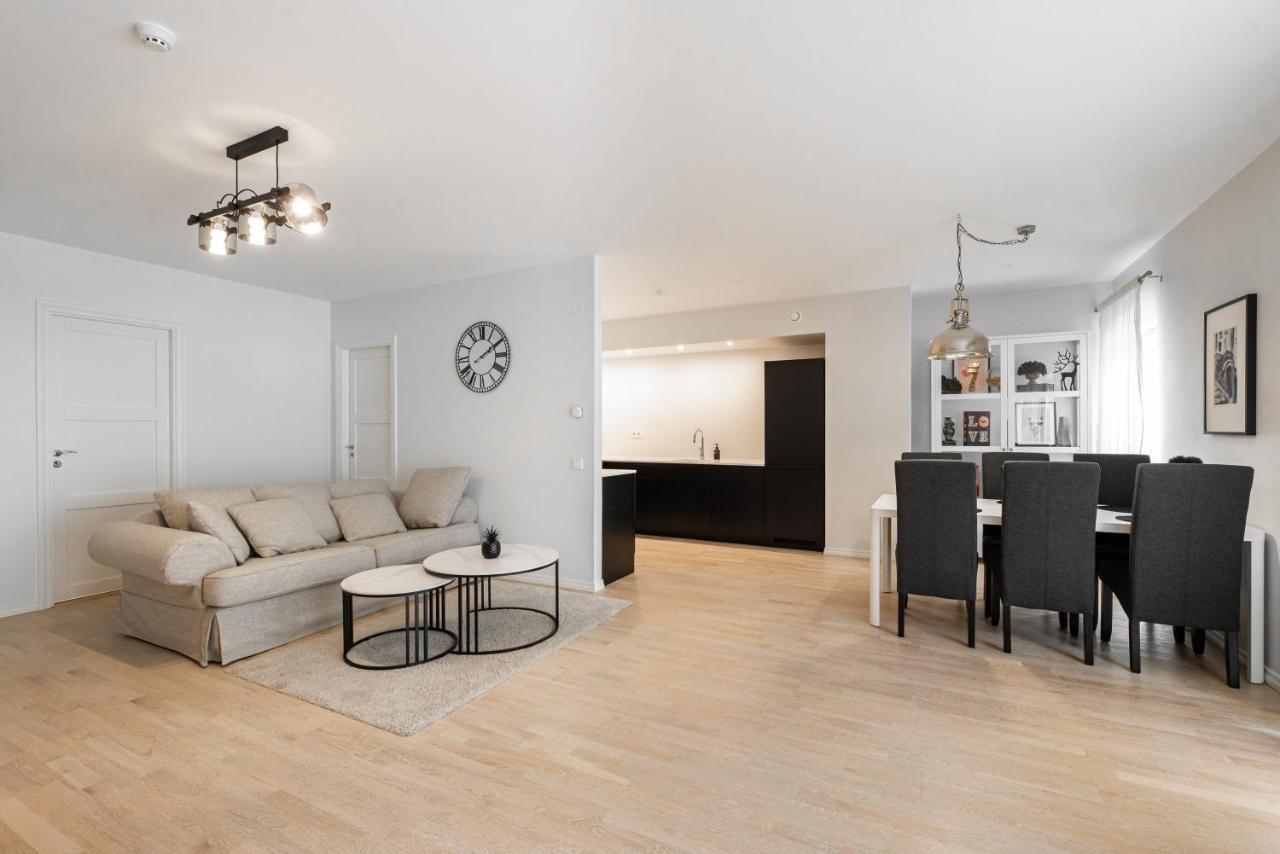 Airhome - Black&white Apartment *