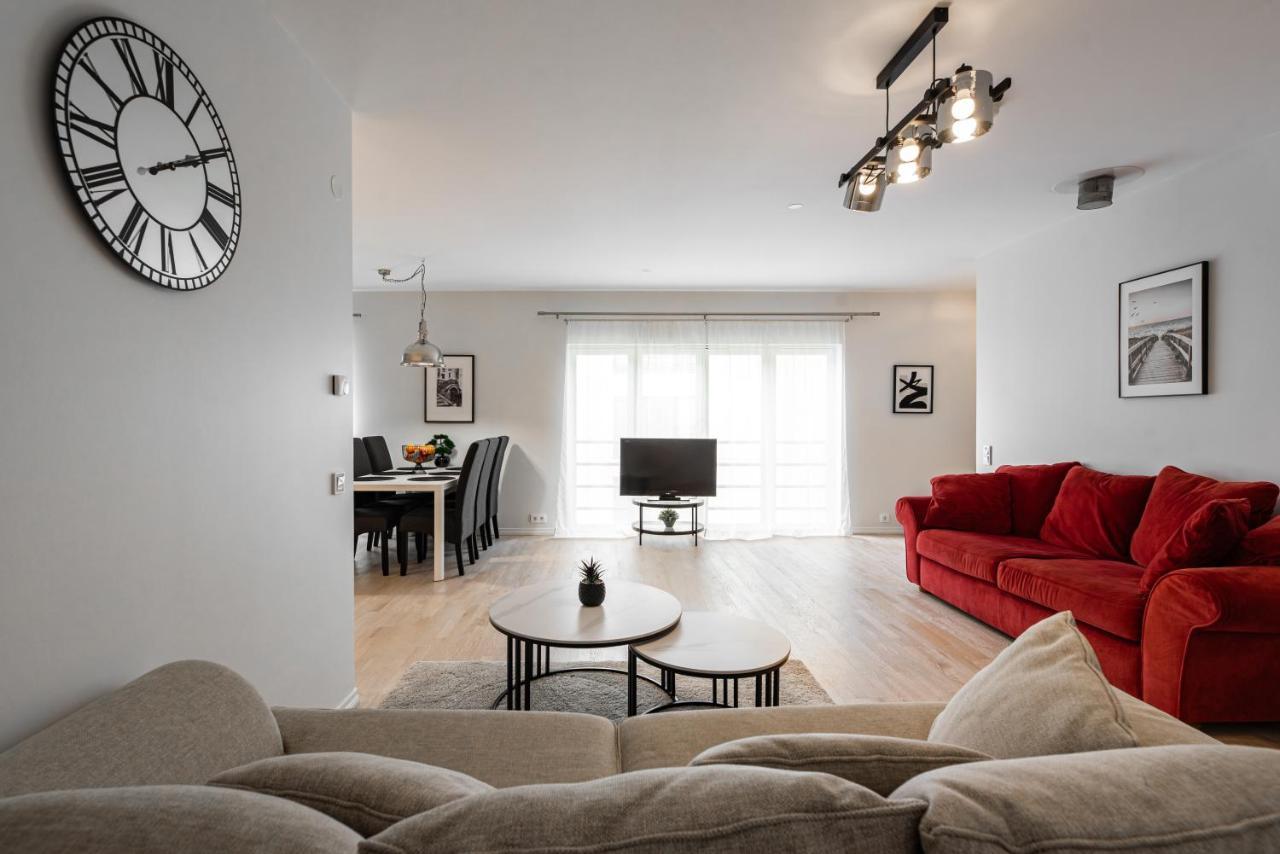 Airhome - Black&white Apartment *