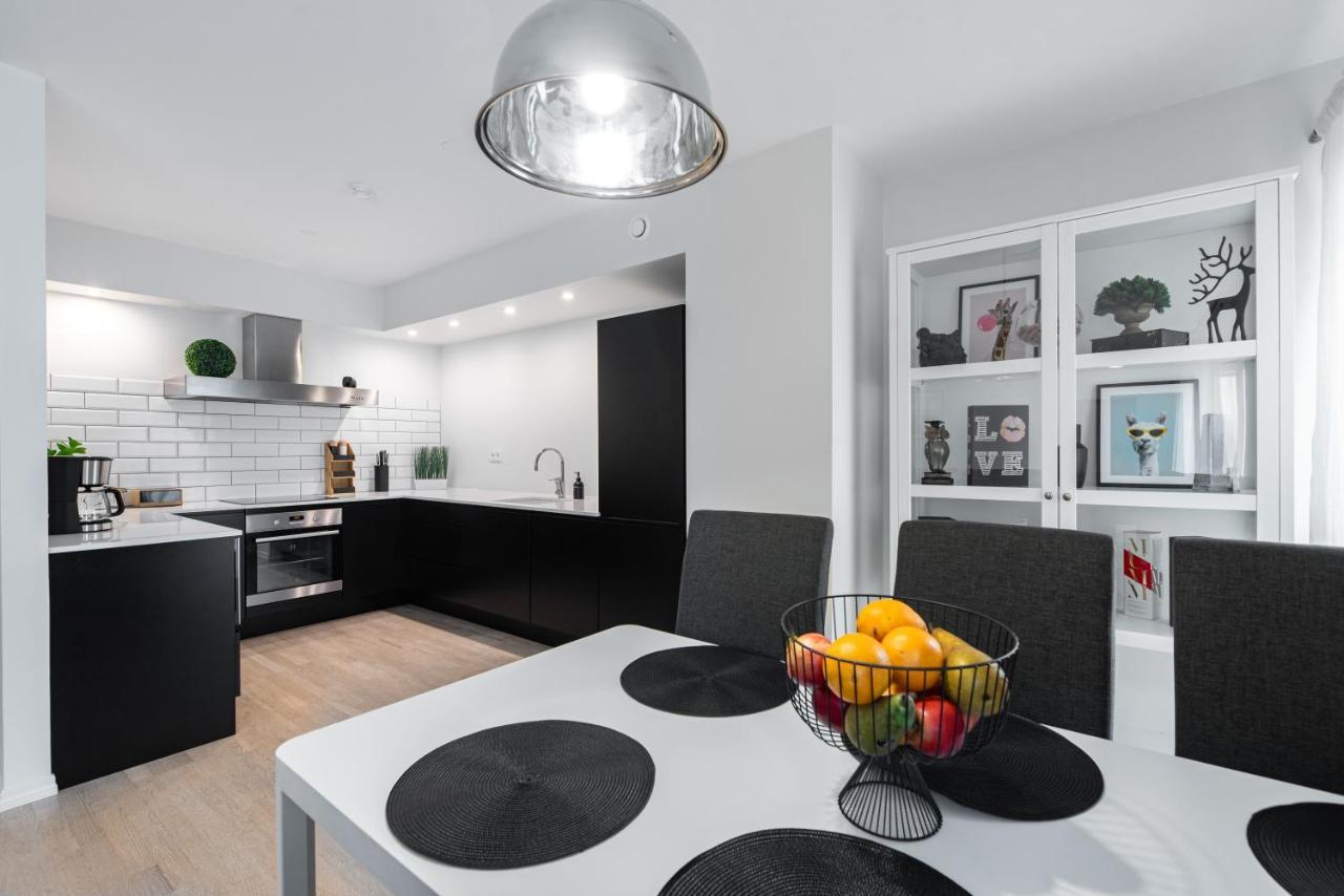 Airhome - Black&white Apartment Tallinn