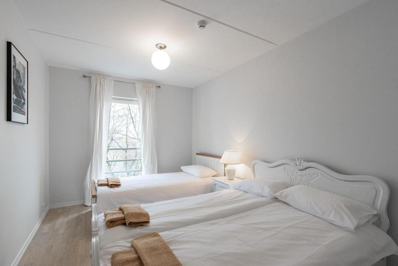 Airhome - Black&white Apartment