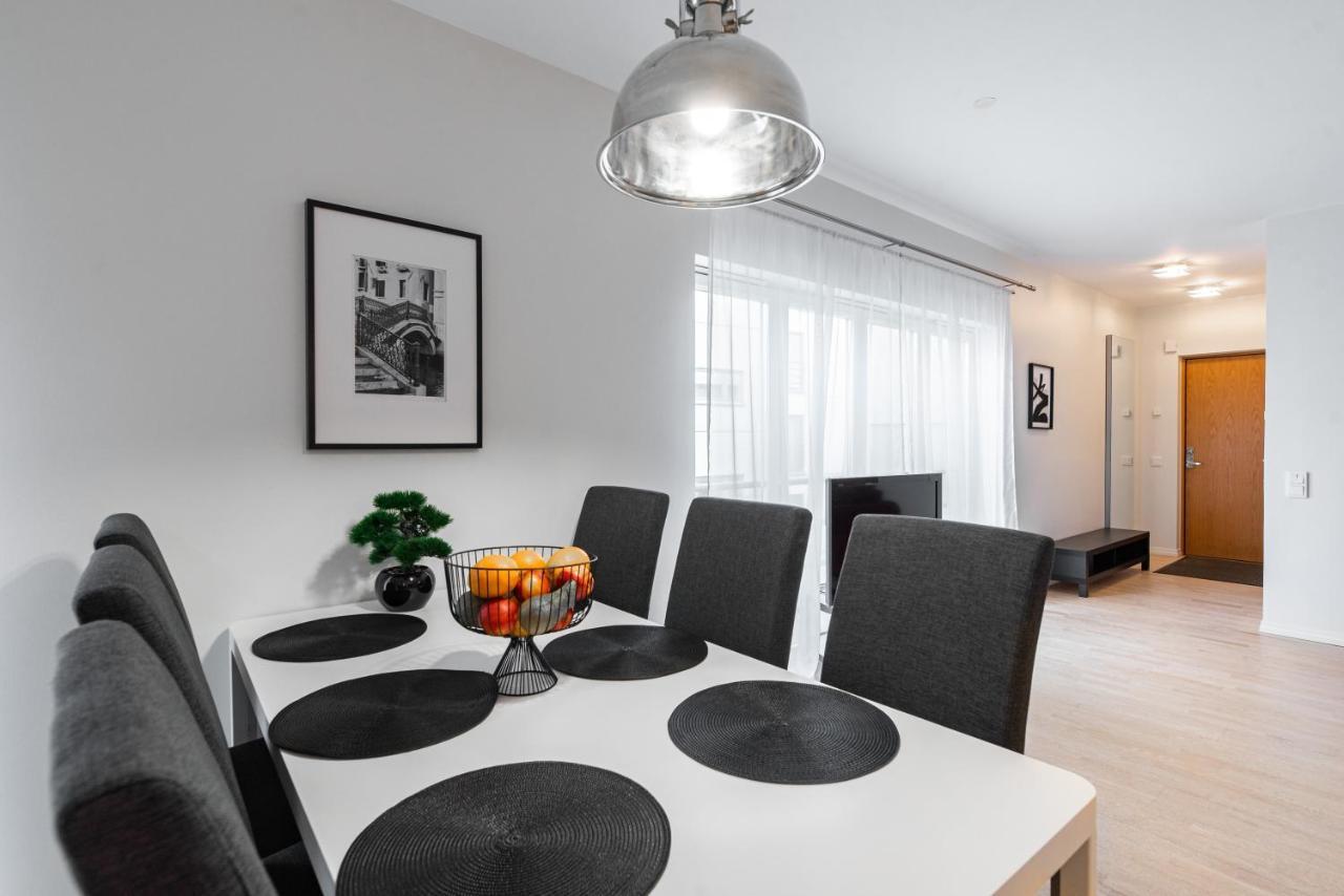 Airhome - Black&white Apartment